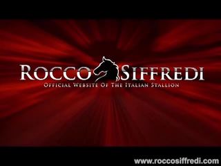 Rocco siffredi: kusut brunette gets banged by a ireng kandang jaran
