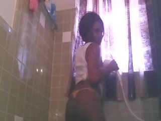 ผู้หญิงผิวดำ หญิง การล้อเล่น ใน the อาบน้ำ