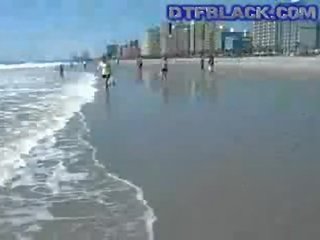 Úprimný non nahé tínedžeri na pláž