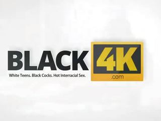 Black4k. vergine nero bellimbusto su bianco hottie in meraviglioso adulti film azione